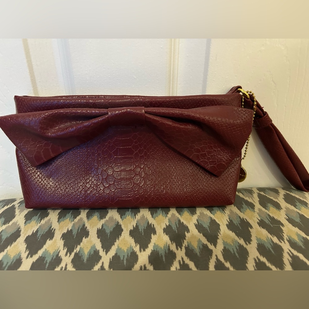 NWOT Big Buddha burgundy faux croc wristlet purse with bow